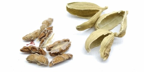 A picture of Cardamom rinds and seed's on white background