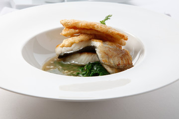  fish with spimach.  pescado con espinacas.