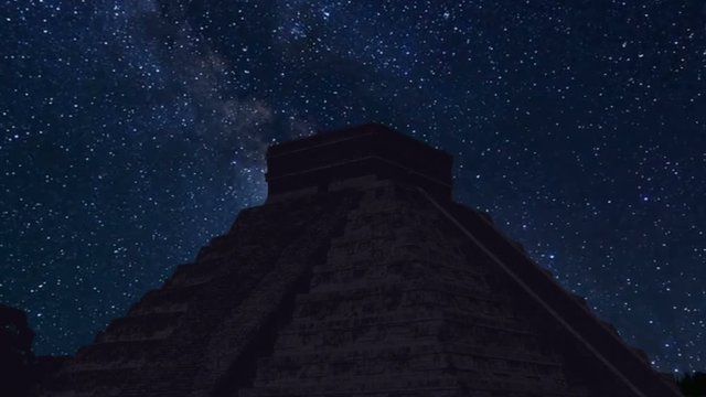 Chichen Itza time lapse at night with stars