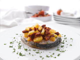 Merluza  con patatas y chorizo. Hake with potatoes and chorizo.