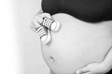 tripa de embarazada - blanco y negro - zapatos
