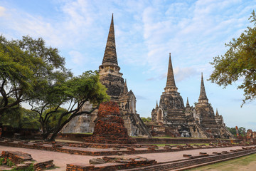 Fototapeta premium Ayutthaya historical park covers the ruins of the old city of Ayutthaya, Wat phra si sanphet.
