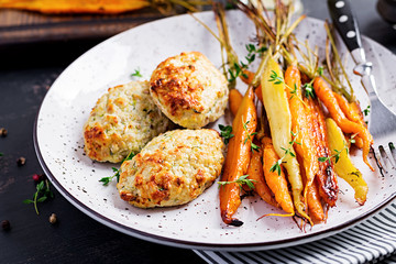 Baked organic carrots with thyme and cutlet/meatball chicken meat and zucchini. Diet food.