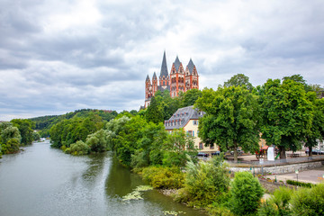 Fototapeta na wymiar view to Limburg Cathedral with river Lahn