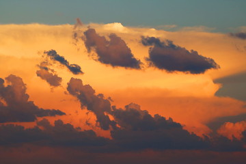 Wolken beim Sonnenuntergang