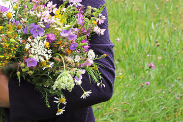 woman holding a wildflower bouquet