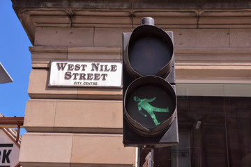 Feu vert &eacute;trange 