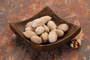 Pecan nuts heap