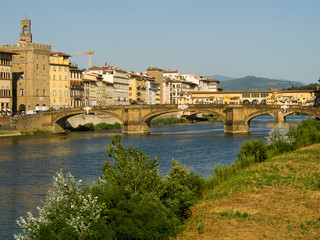 Italia, Firenze, fiume Arno e i suoi ponti.