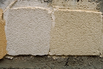 Enduit sur un mur en béton.