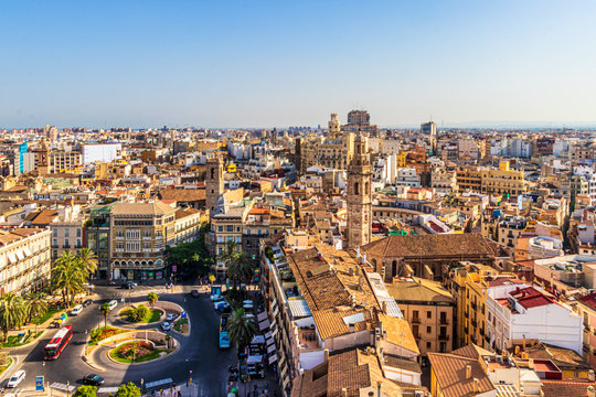 Blick &uuml;ber das historische Valencia, Plaza de la Reina und Iglesia de Santa Catalina, Valencia, Spanien