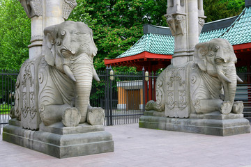 Entrance Elephant Gate, iergarten, Berlin, Germany - obrazy, fototapety, plakaty