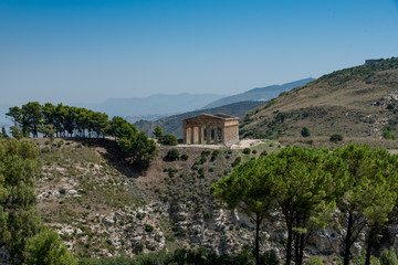 Fototapeta na wymiar Temple of Segesta in Sicily