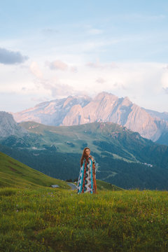 girl wear long dress