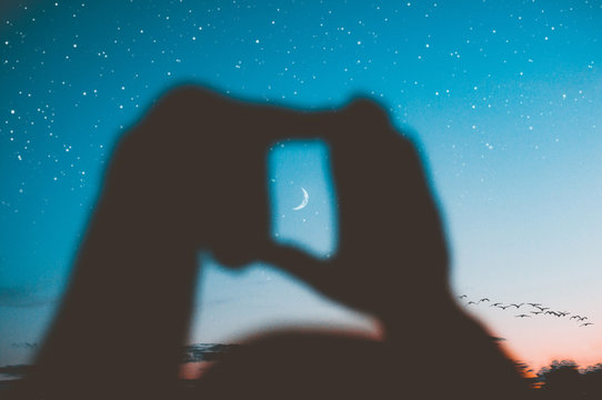 halfmoon behind hand 