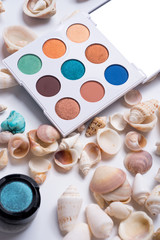 Obraz na płótnie Canvas fashion summer eye palettes with natural shells and gemstones around background. close up