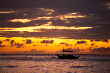 Fototapeta na wymiar Boat over sunset