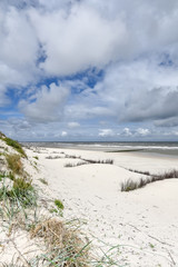 Einsammer Strand mit Strandhafer