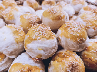  Thai desserts are sold in front of Thai restaurants in department stores.10