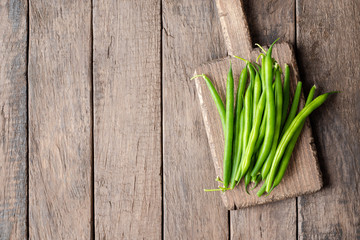 Overhead shot of green bean on wooden board