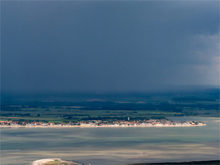 vue a&eacute;rienne de la Baie de Somme et du Crotoy avec un ciel d'orage en France