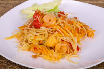 Thai salad with papaya and prawn