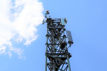 Antenne relais de téléphonie mobile dans la commune de Yzeron - Département du Rhône - France -...