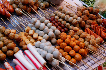 Lebensmittel auf Strassenmarkt in Thailand