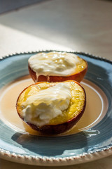 Baked Peaches with Greek Yogurt and Honey / Nectarines