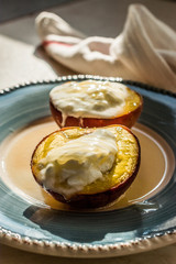 Baked Peaches with Greek Yogurt and Honey / Nectarines