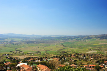 Fototapeta premium Green hills and valleys in Tuscany, Italy