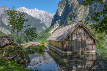 Fototapeta na wymiar Bootshaus am Obersee Berchtesgaden