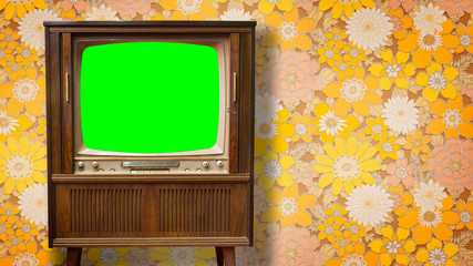 Alter Fernseher mit greenscreen im Bildformat 4K