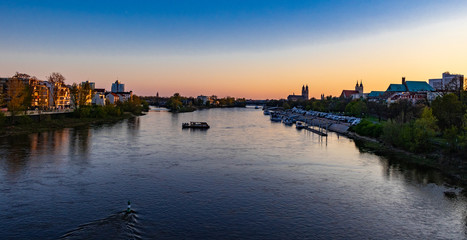 Fototapeta premium Abendstimmung Elbblick Magdeburg