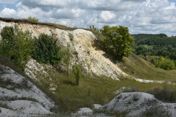  Cretaceous mountains, the remnants of the skeletons of marine animals. Chalk mountains in the past, when dinosaurs lived, the seabed. Now it is a beautiful scenic spots.