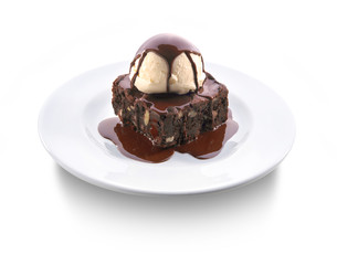 Brownie de chocolate con helado de vainilla. Chocolate brownie with vanilla ice cream.