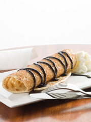 Crepas de dulce de leche con chocolate y nata. Caramel  crepes with chocolate and cream.