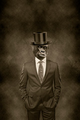 Eleganter Gentlemann mit einem Affengesicht