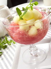 Copa de fruta  de fresa y melon