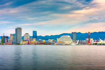 Naklejka premium Kobe, Japan Port Skyline
