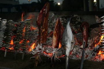 carbón y llamas de boquerones de la ciudad de málaga