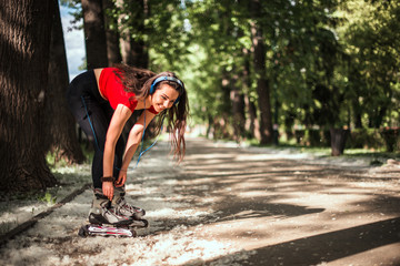 Urban girl prepare for roller skating