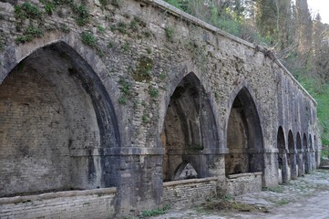 Fototapeta na wymiar Brunnen in San Gimignano in der Toskana