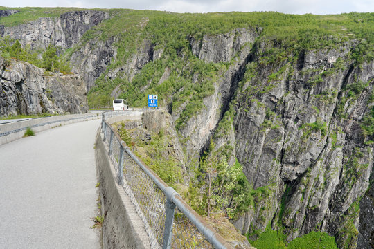 Landstrasse zwischen Eidfjord und Voringsfossen, Norwegen