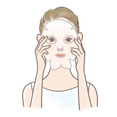 フェイスパックをする女性