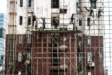 Building a scaffold with bamboo in Hong Kong
