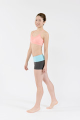 Fototapeta premium 歩く女性