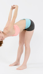 ストレッチする若い女性