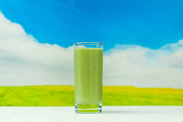 緑黄色野菜のスムージー　Green smoothie drink 