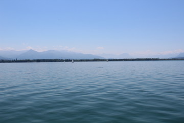 Sailors on Lake Constance, in the background the Alps